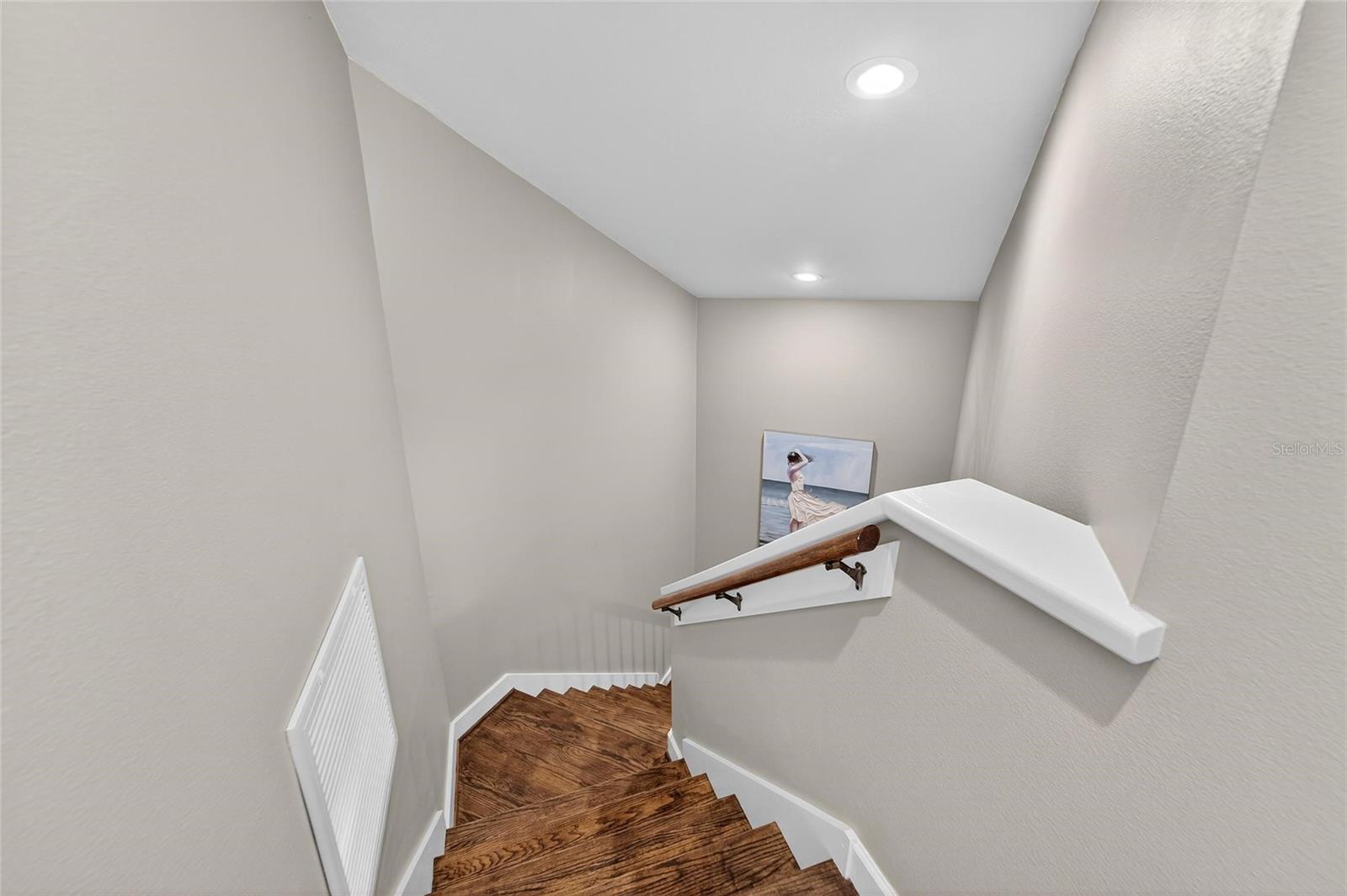 2718 PRESTWICK DR