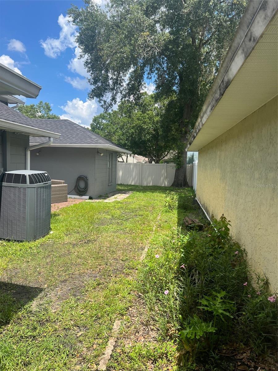 6011 LEMON TREE CT
