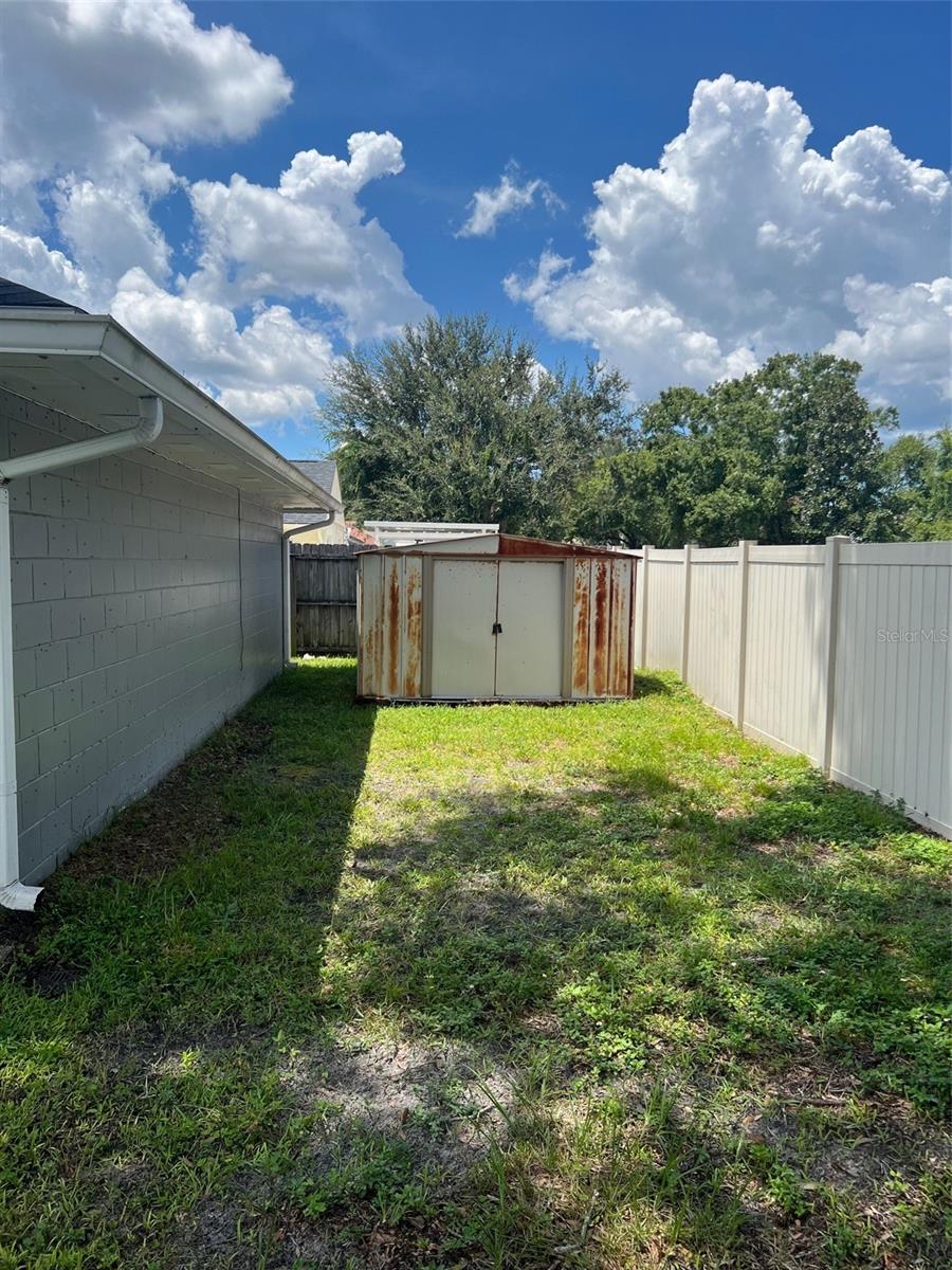 6011 LEMON TREE CT