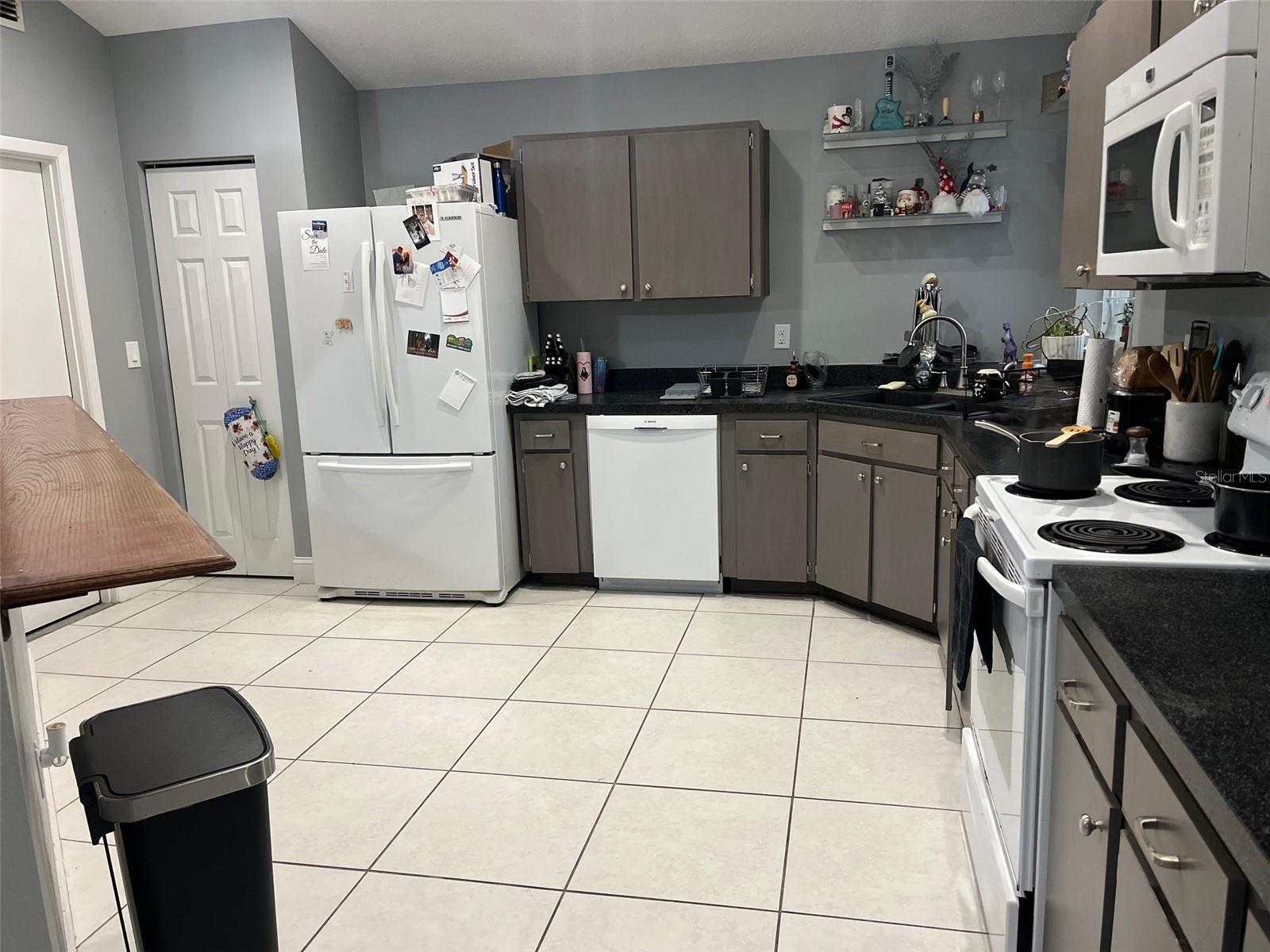 6011 LEMON TREE CT