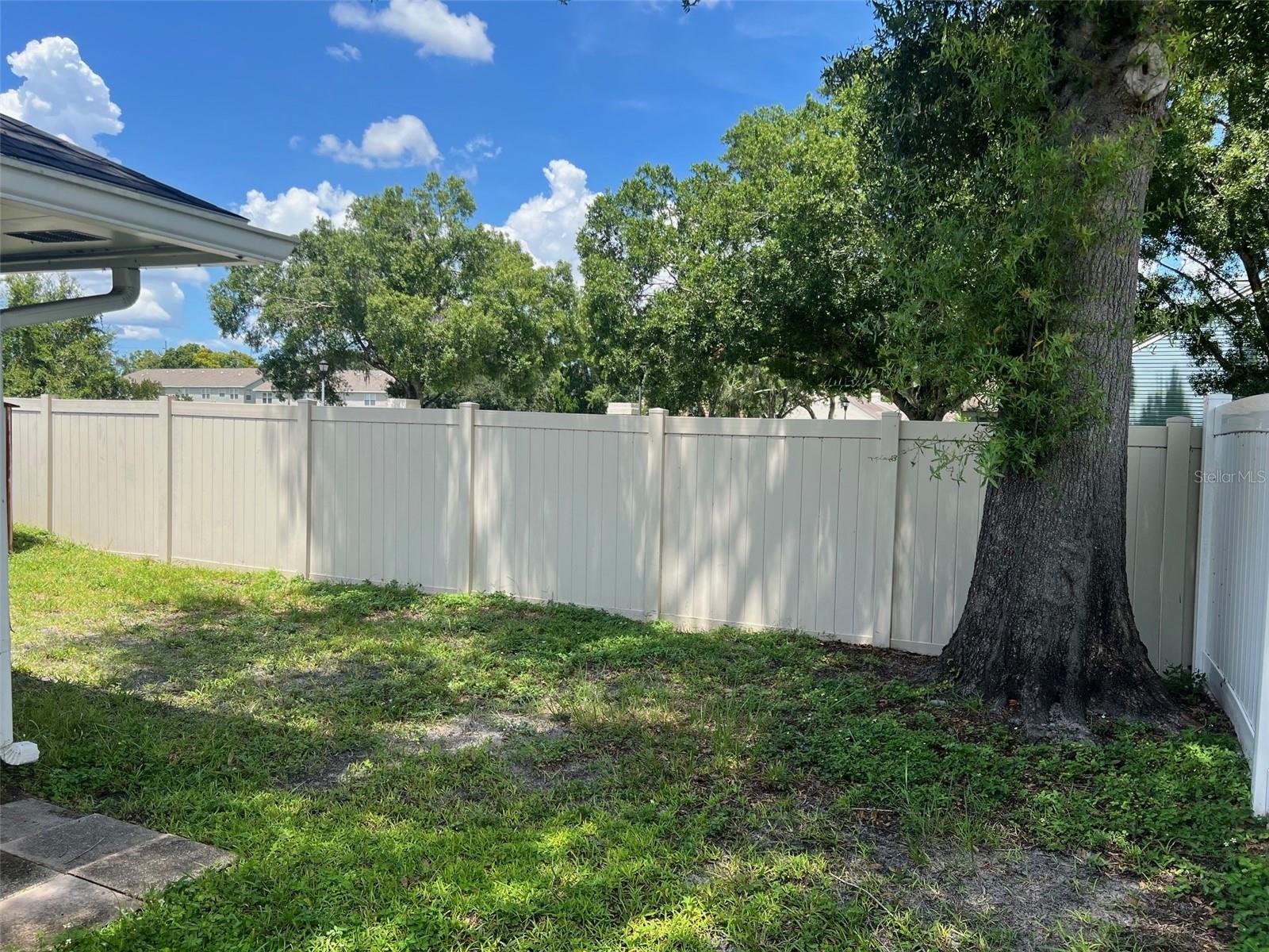 6011 LEMON TREE CT