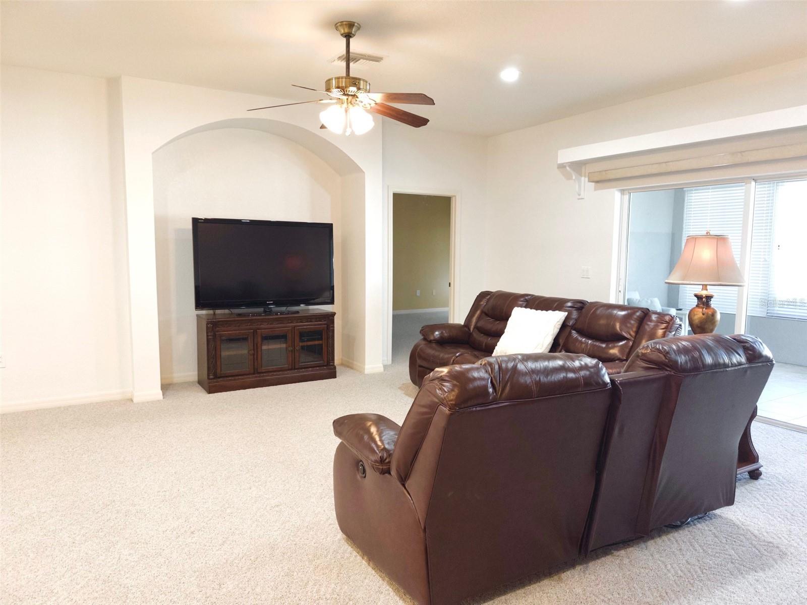 453 NOLANE LN