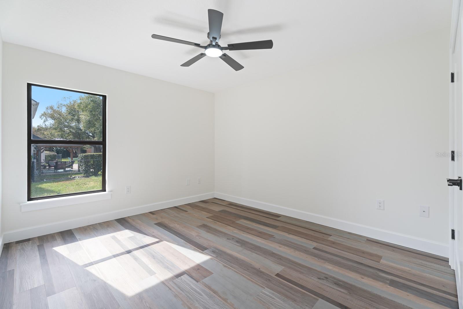 1944 VISTA VIEW DR
