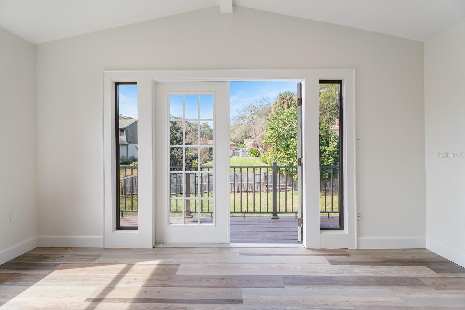 1944 VISTA VIEW DR