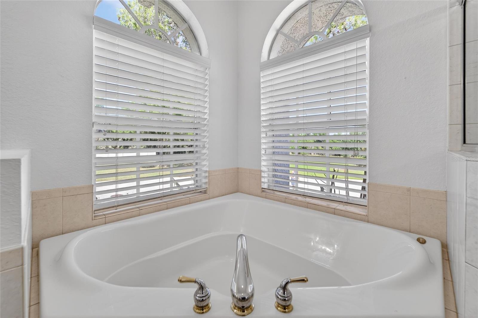 2665 HICKORY VIEW LOOP