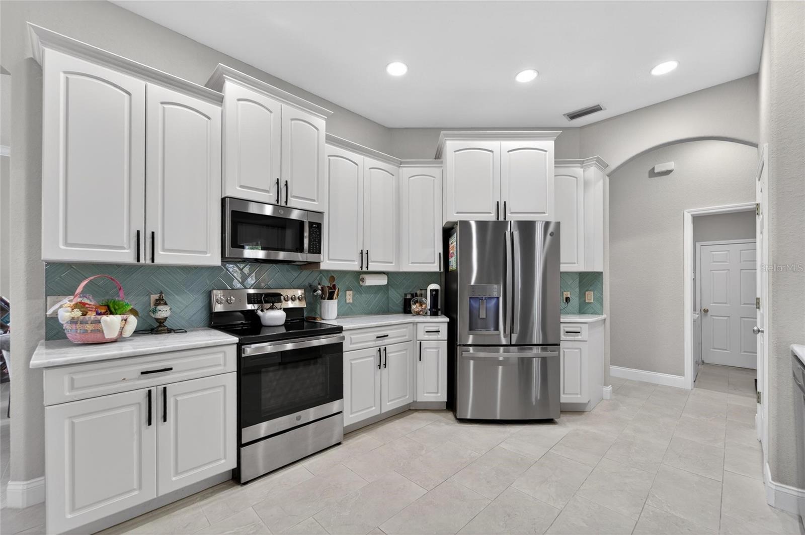 2665 HICKORY VIEW LOOP