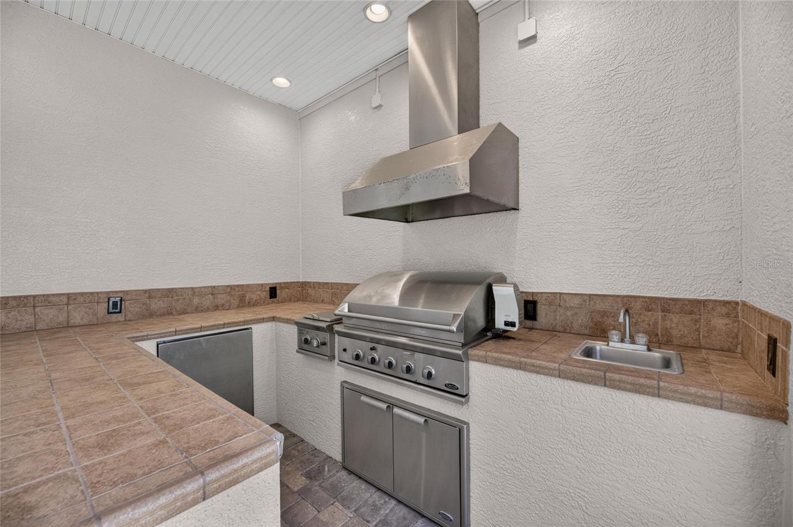 6408 WALKERS GLEN DR