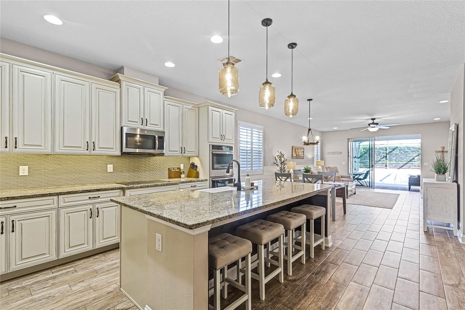 15555 HAMLIN BLOSSOM AVE