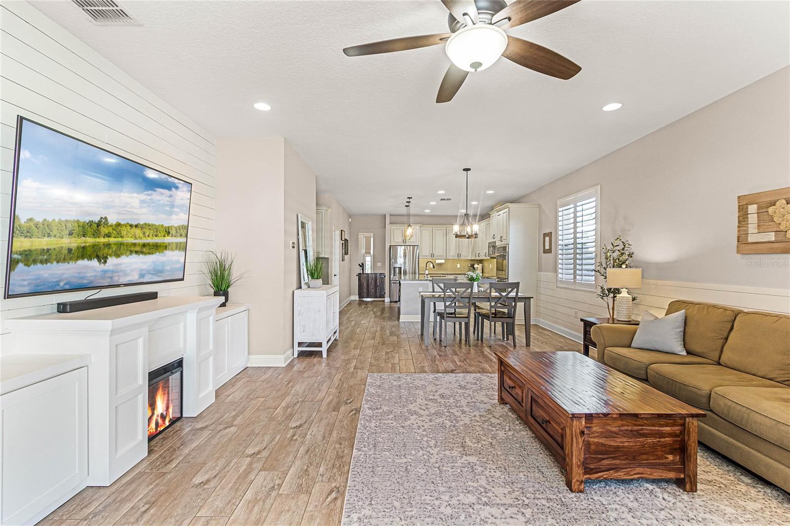 15555 HAMLIN BLOSSOM AVE