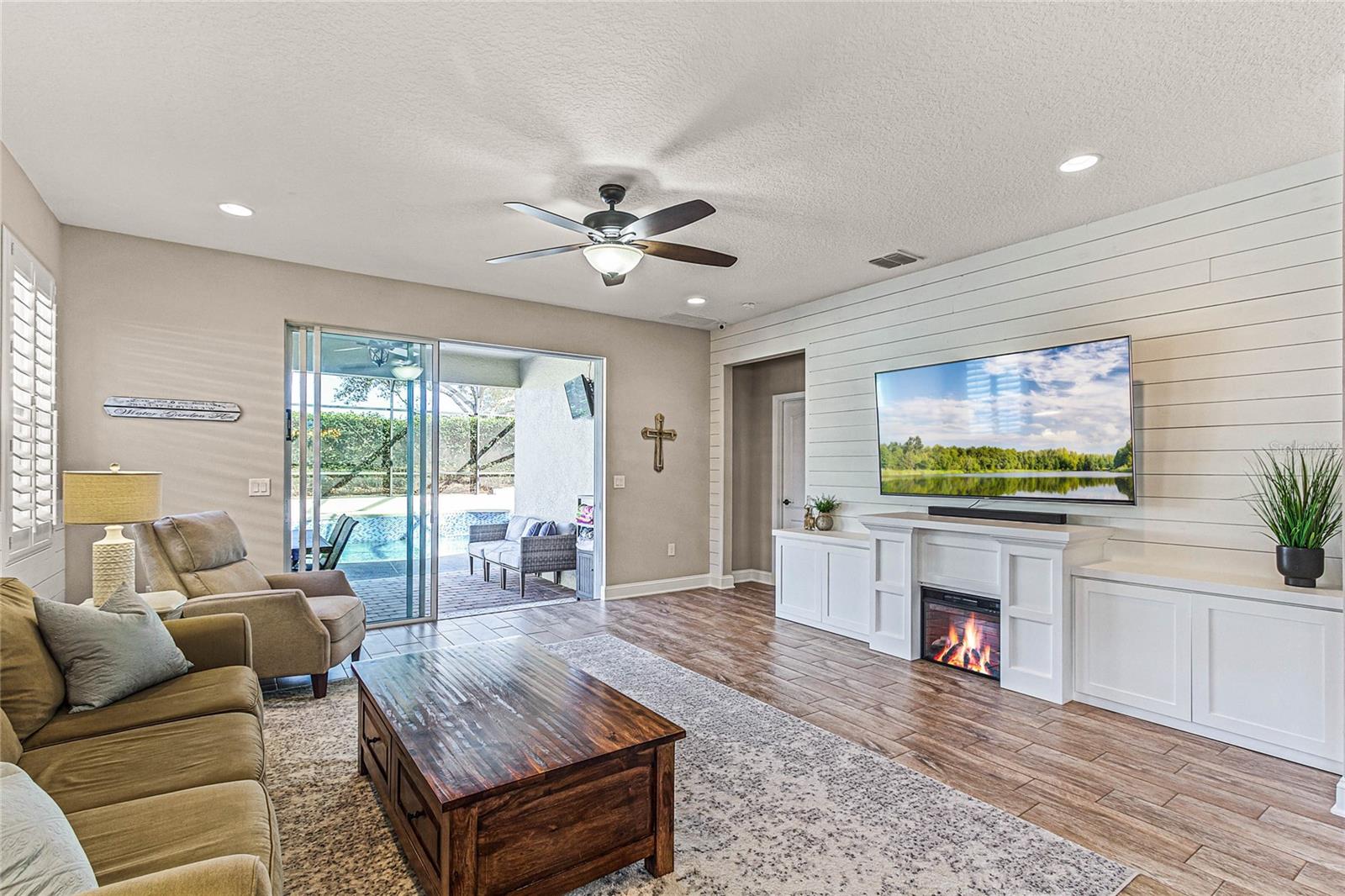 15555 HAMLIN BLOSSOM AVE