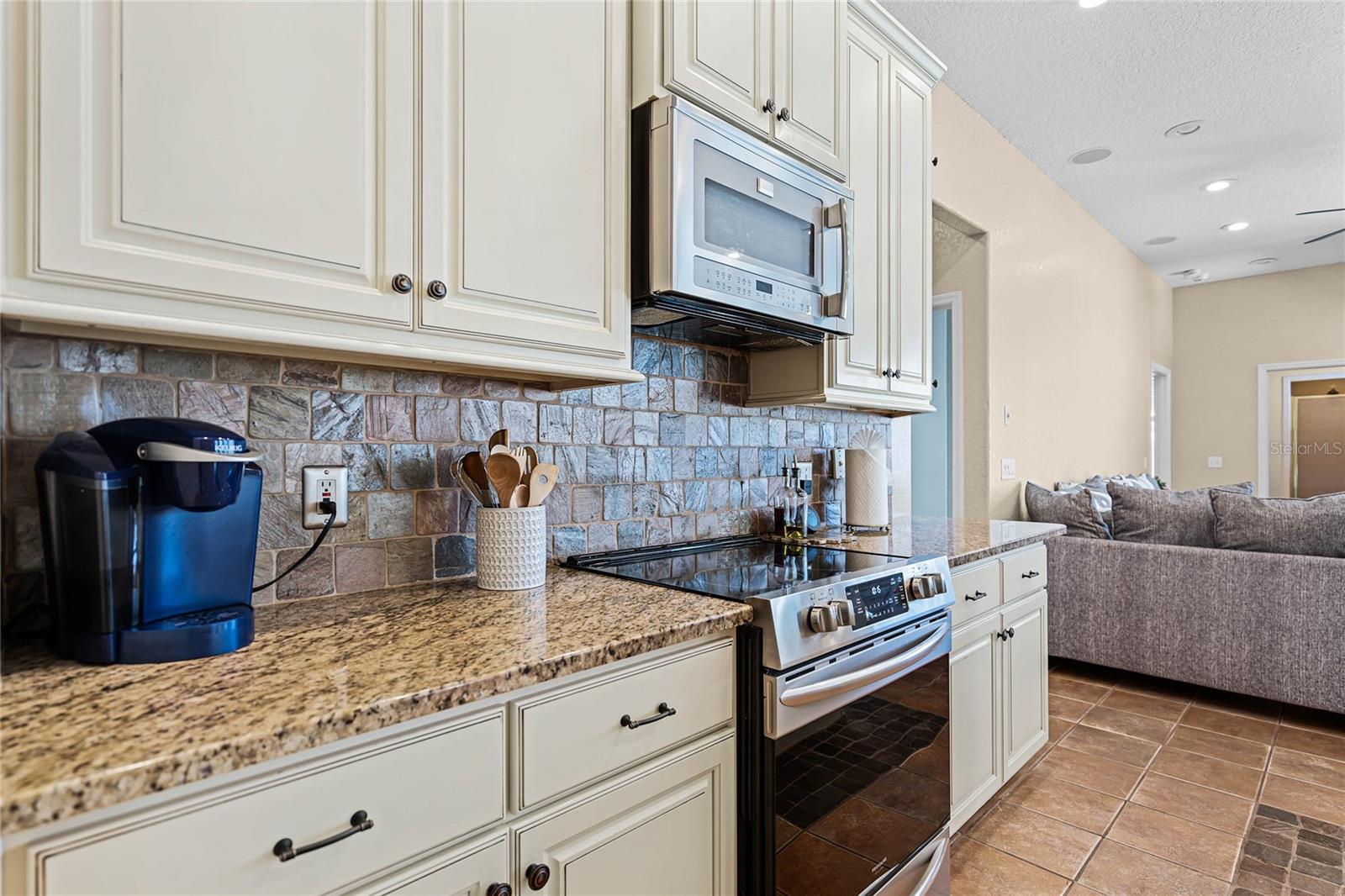 2292 CHESTERFIELD CIR