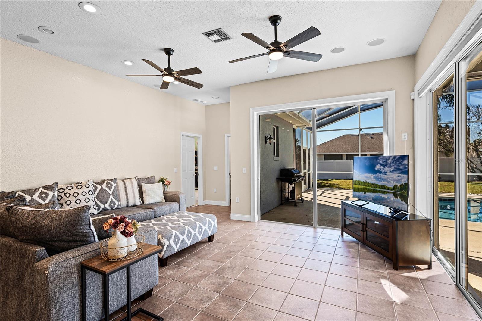 2292 CHESTERFIELD CIR