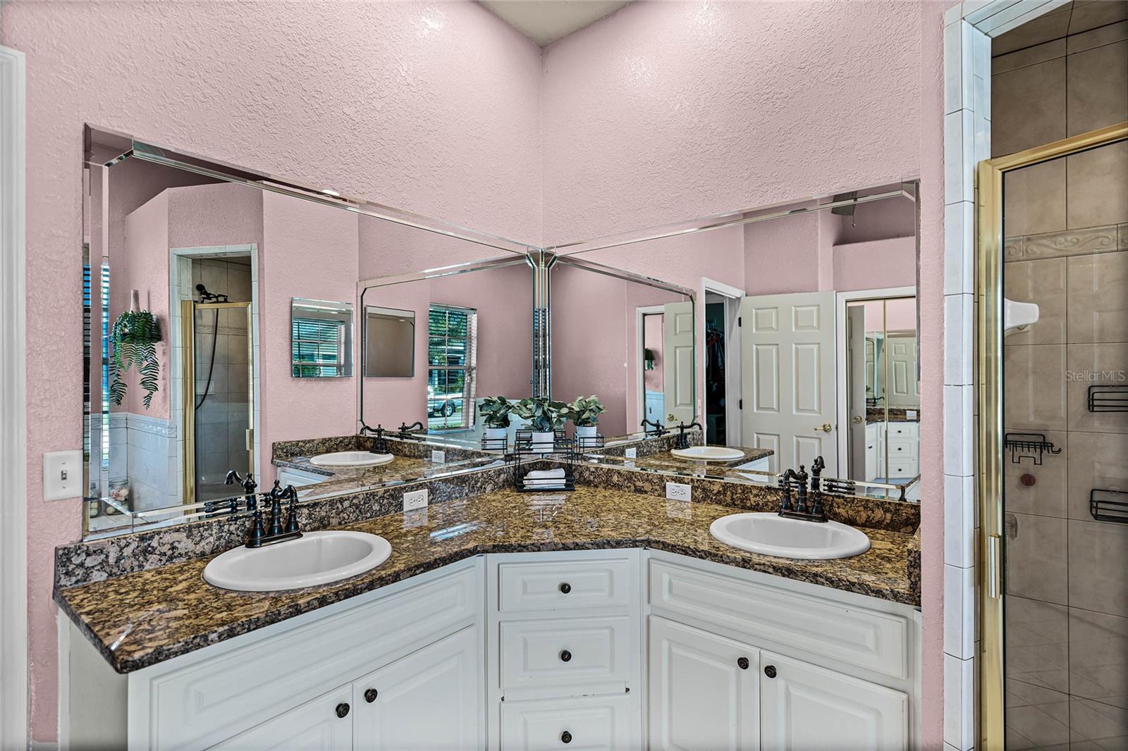 2292 CHESTERFIELD CIR