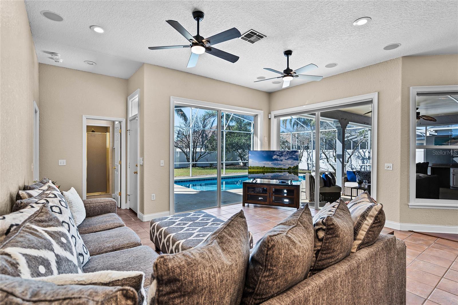 2292 CHESTERFIELD CIR