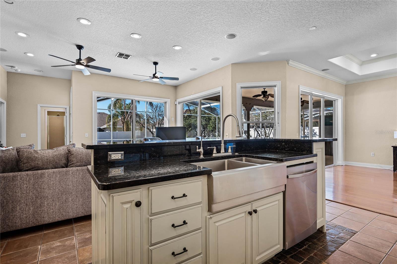 2292 CHESTERFIELD CIR