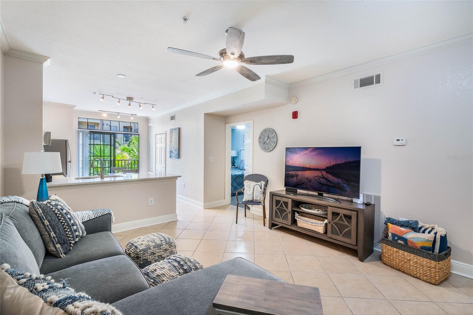 911 N ORANGE AVE #328