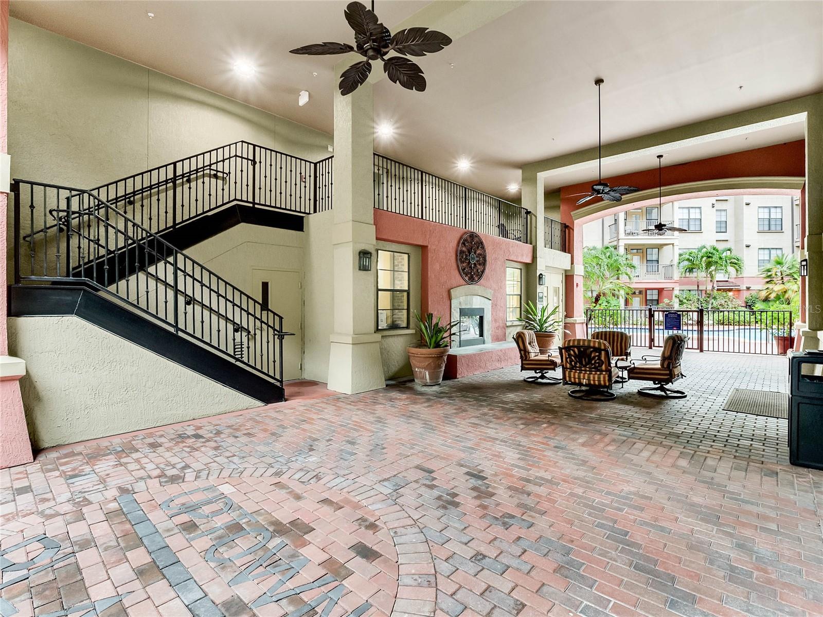 911 N ORANGE AVE #328