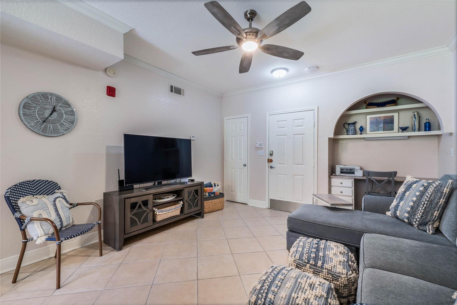 911 N ORANGE AVE #328