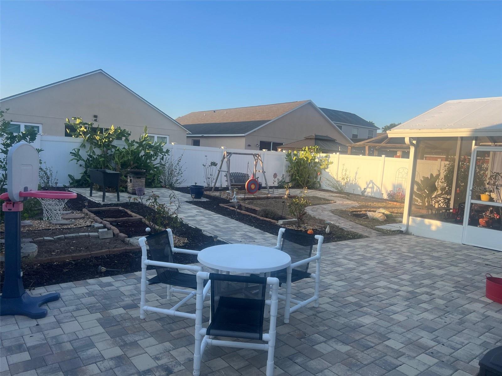 402 GRAYSTONE BLVD