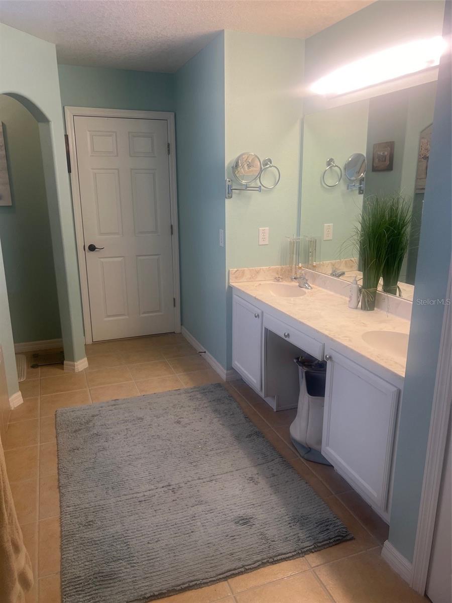 402 GRAYSTONE BLVD