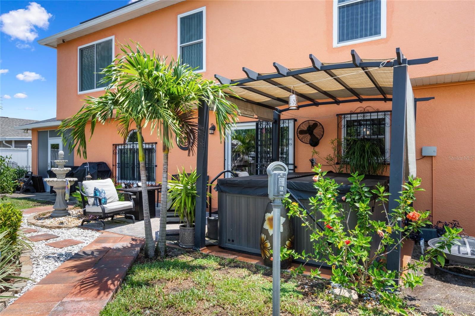 5876 ROYAL HILLS CIR