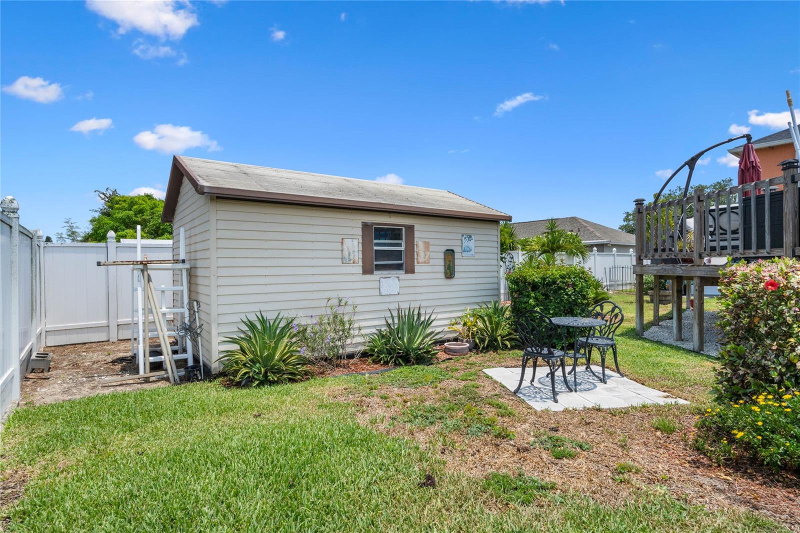 5876 ROYAL HILLS CIR