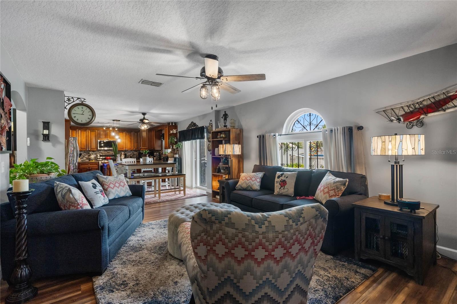 5876 ROYAL HILLS CIR