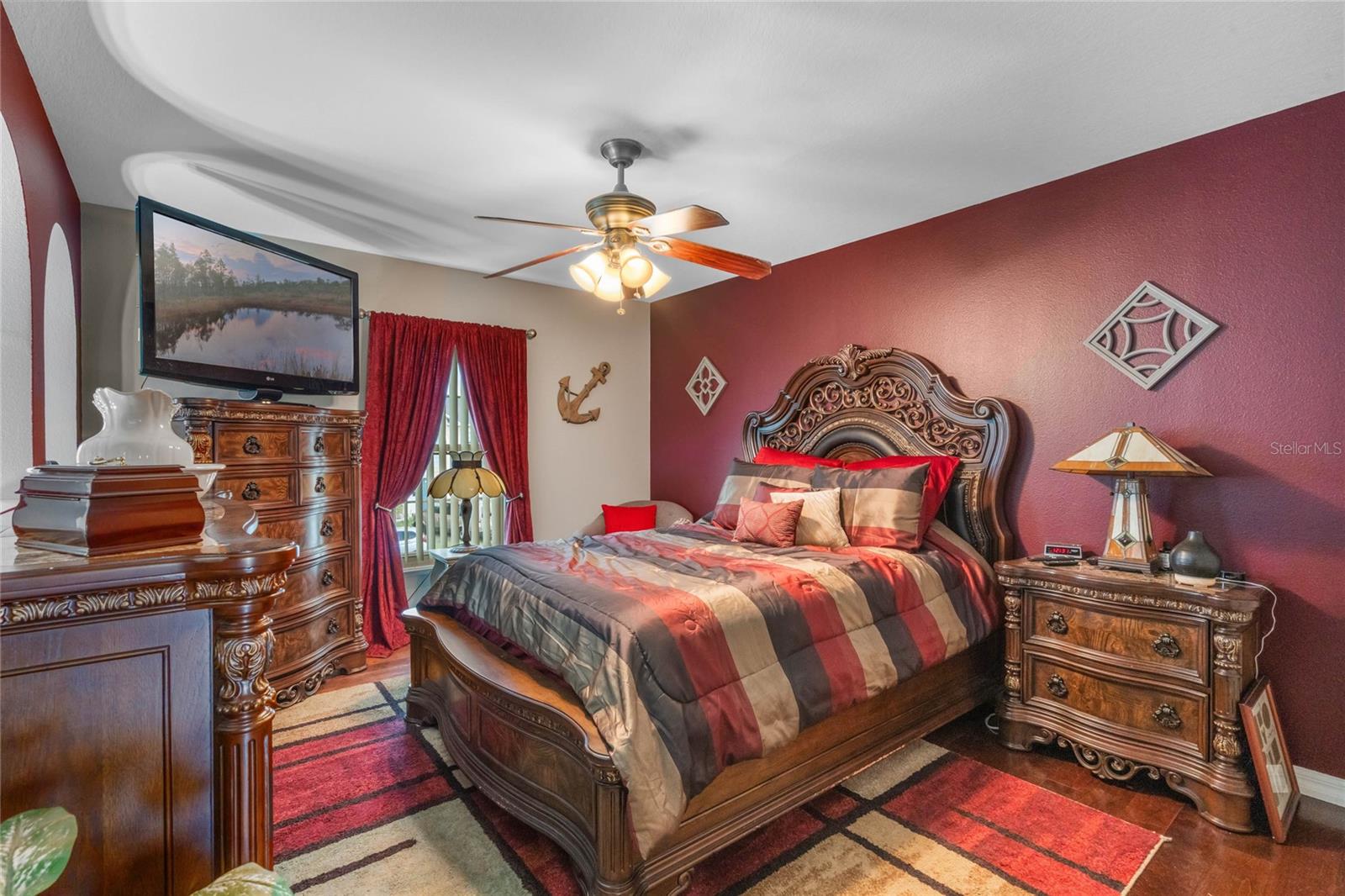 5876 ROYAL HILLS CIR