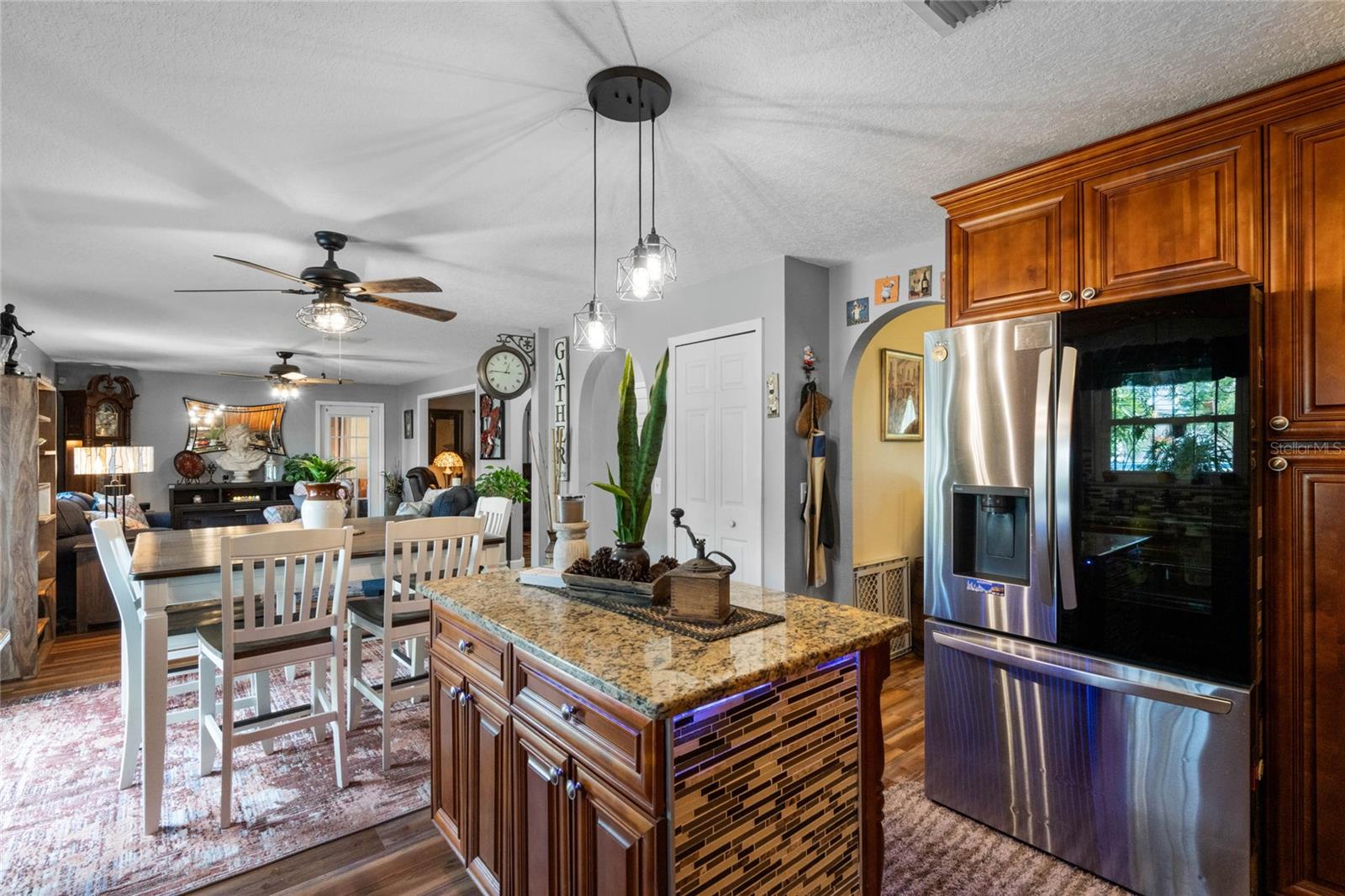 5876 ROYAL HILLS CIR
