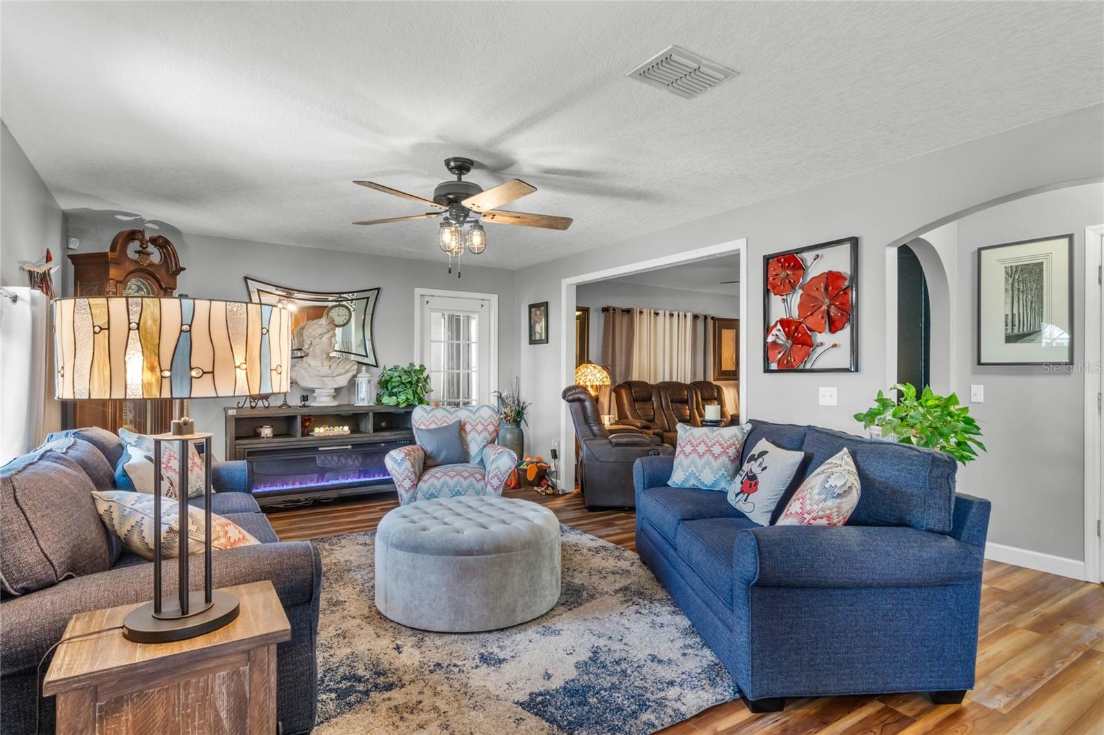 5876 ROYAL HILLS CIR