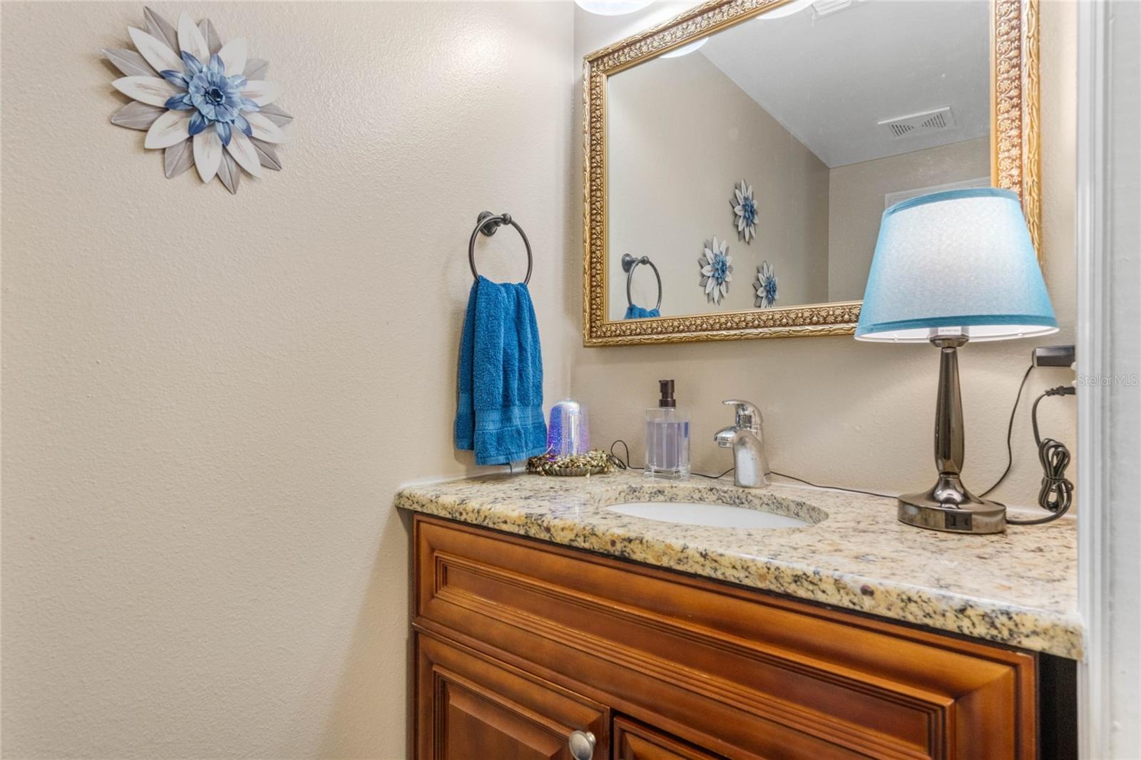 5876 ROYAL HILLS CIR
