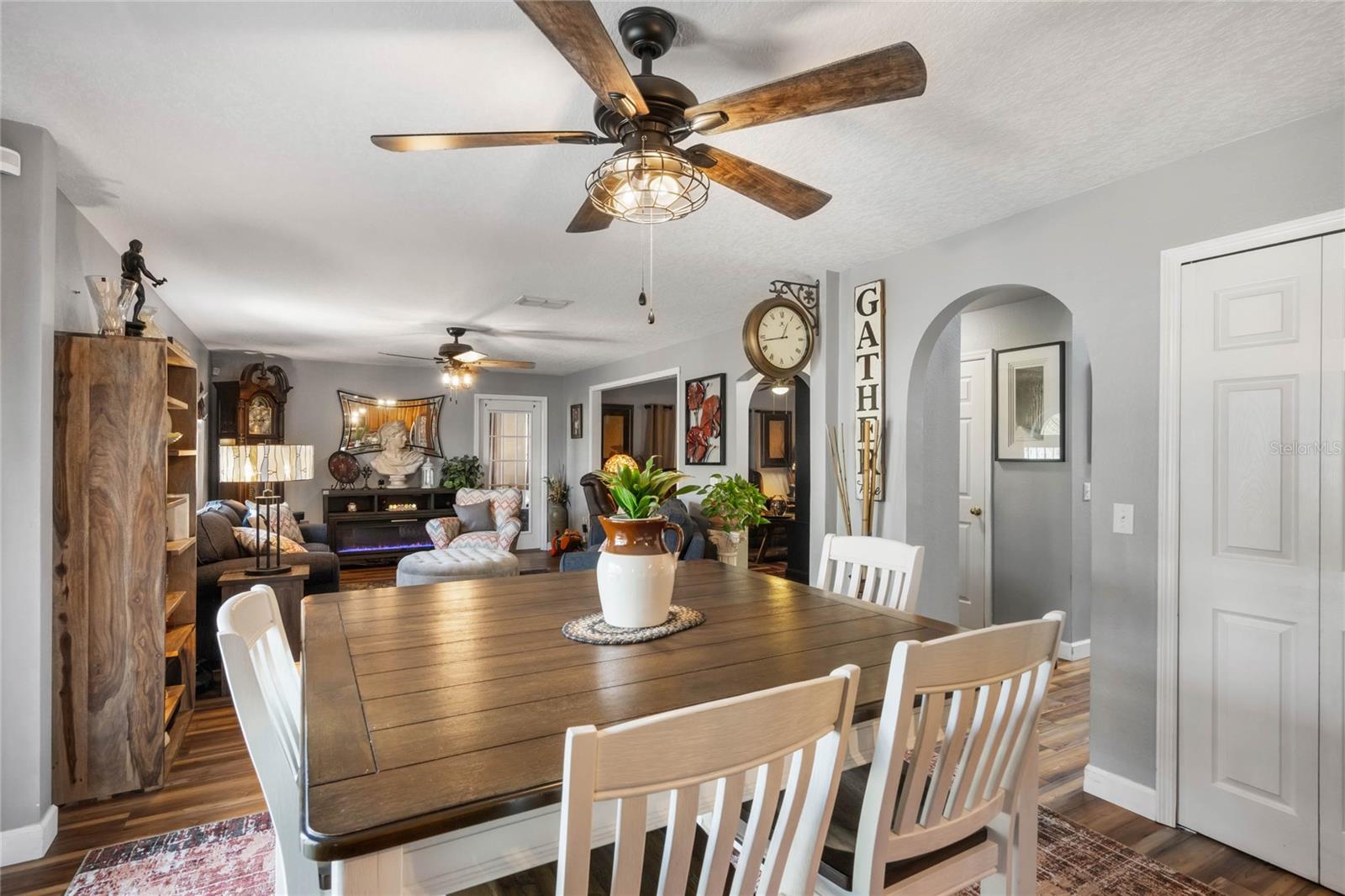 5876 ROYAL HILLS CIR