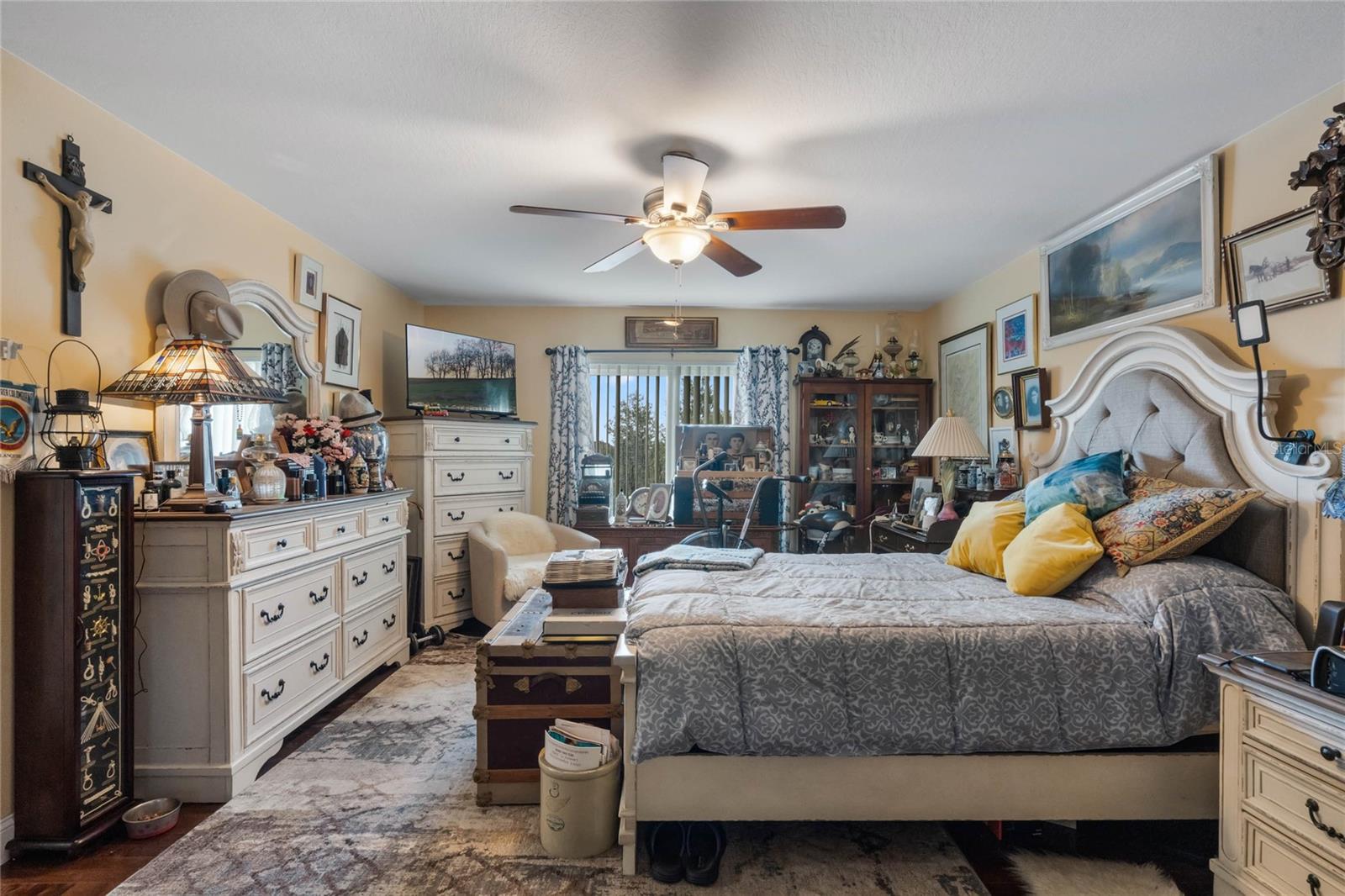 5876 ROYAL HILLS CIR