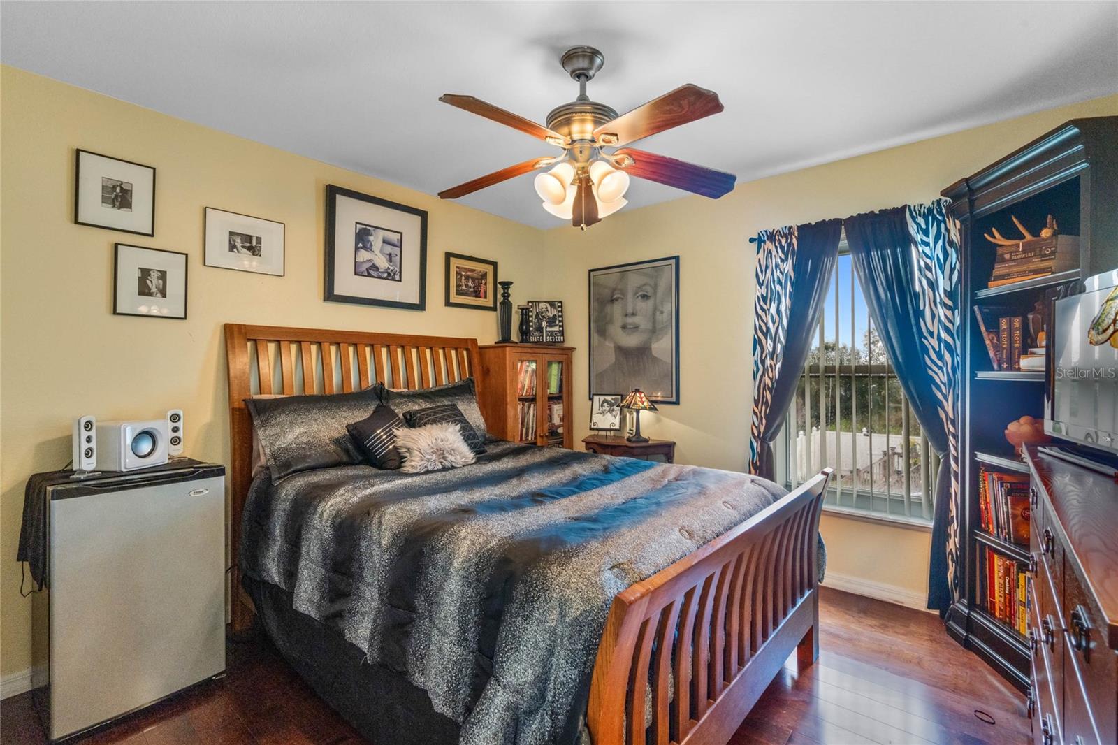 5876 ROYAL HILLS CIR