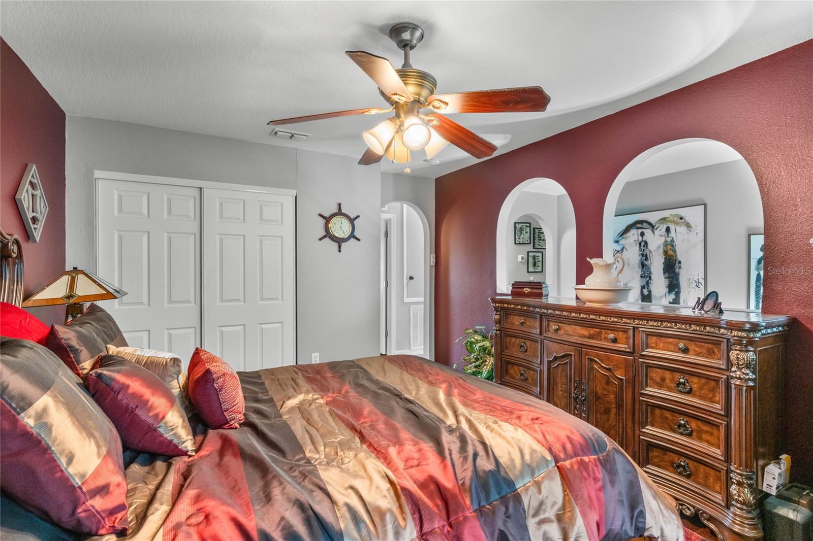 5876 ROYAL HILLS CIR