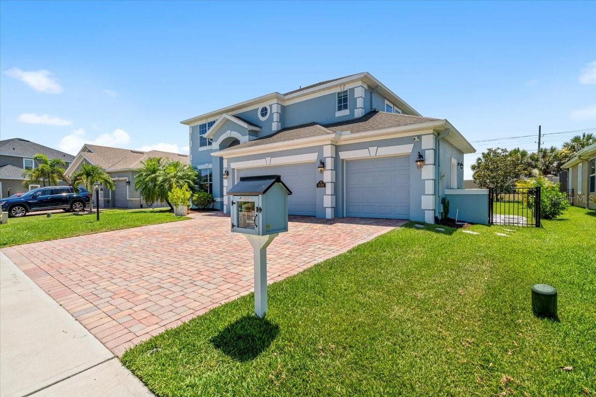 3698 HOLLISTEN CIR