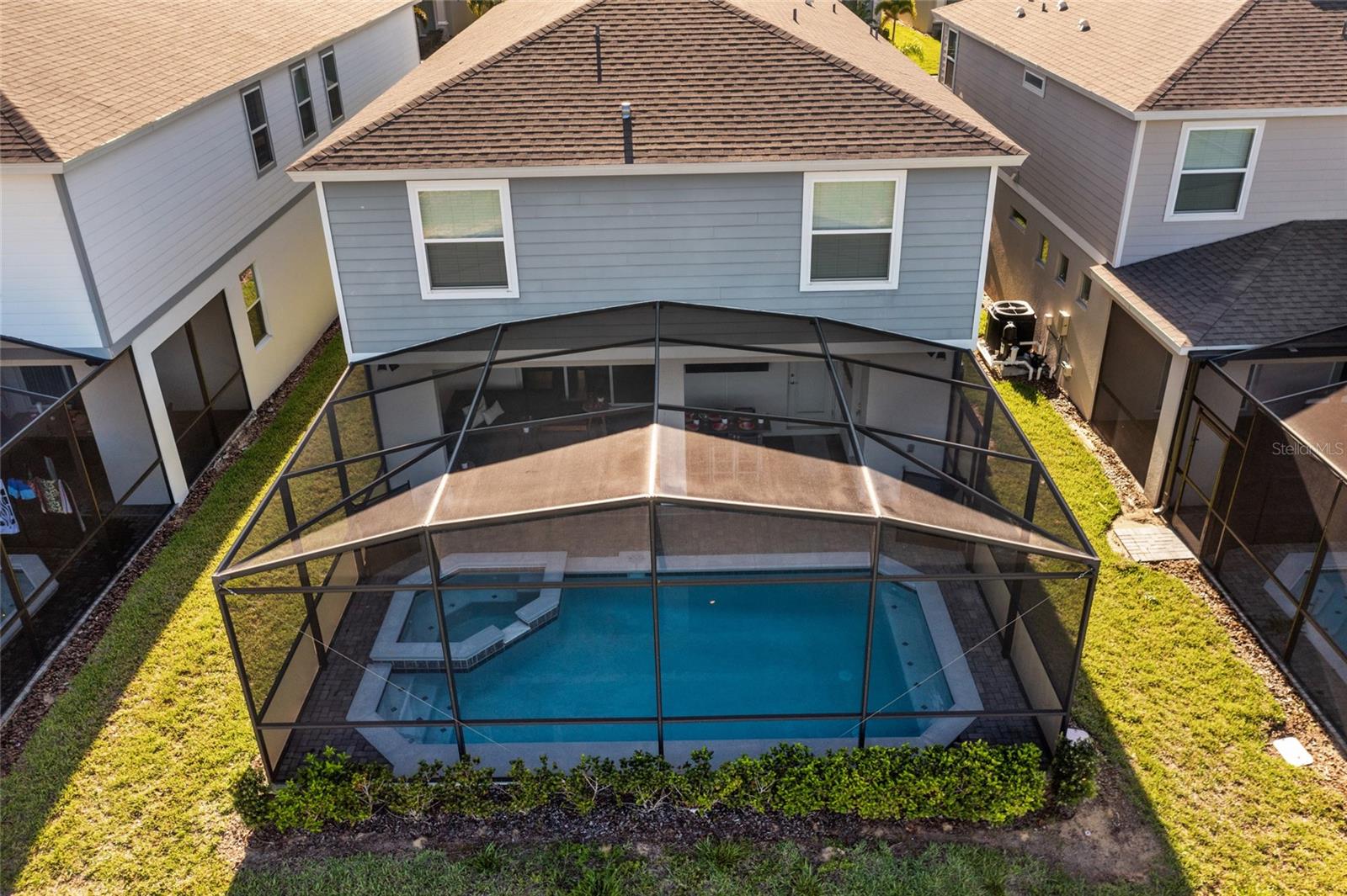 1877 SUMMER DR