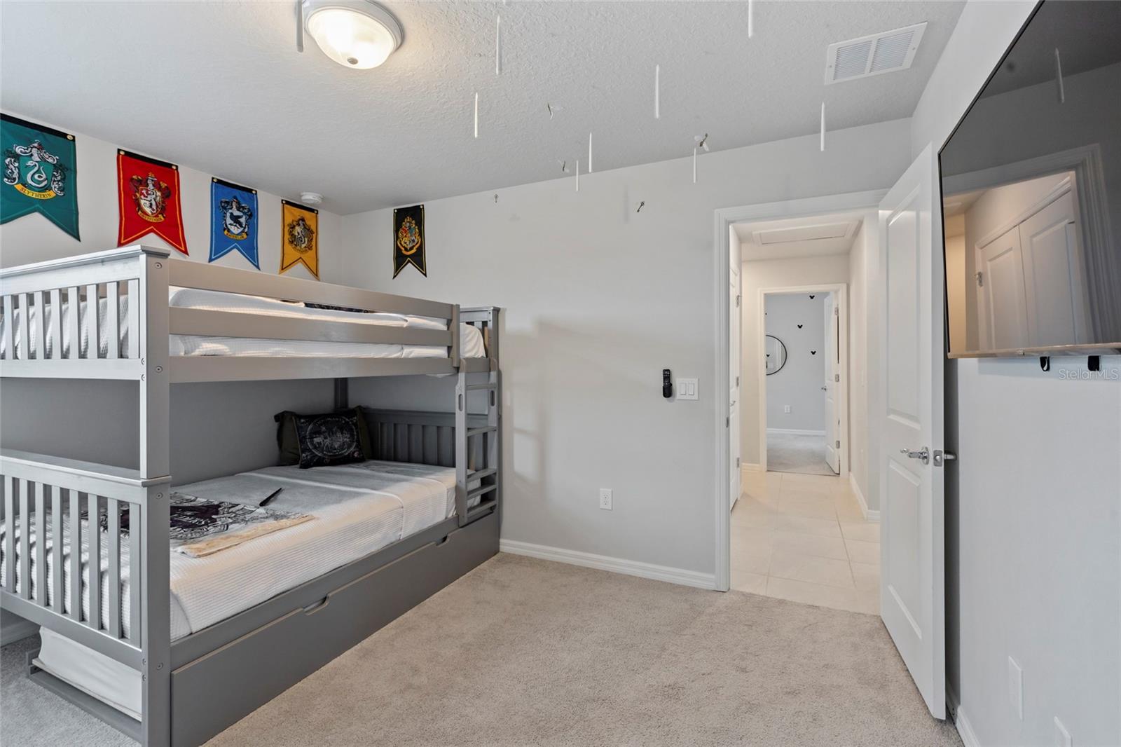 1877 SUMMER DR