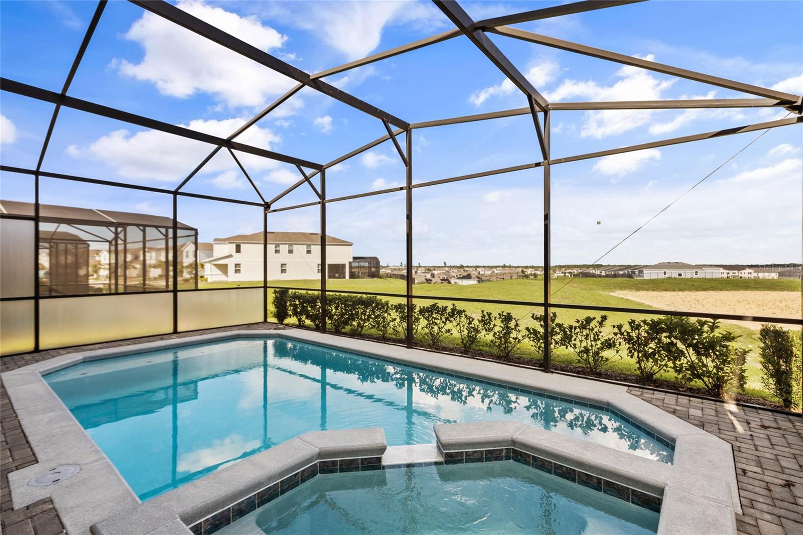 1877 SUMMER DR