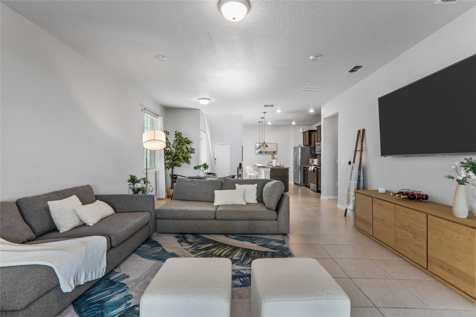 1877 SUMMER DR
