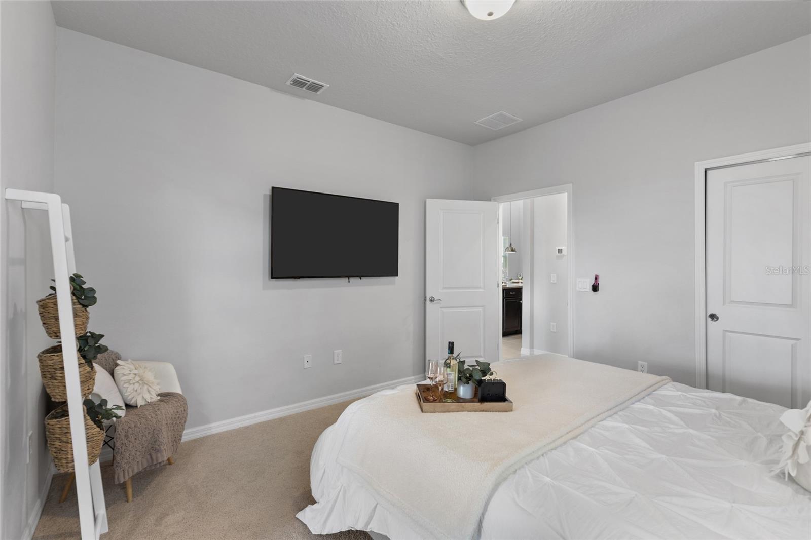 1877 SUMMER DR