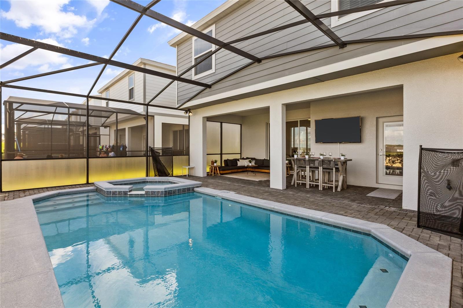 1877 SUMMER DR