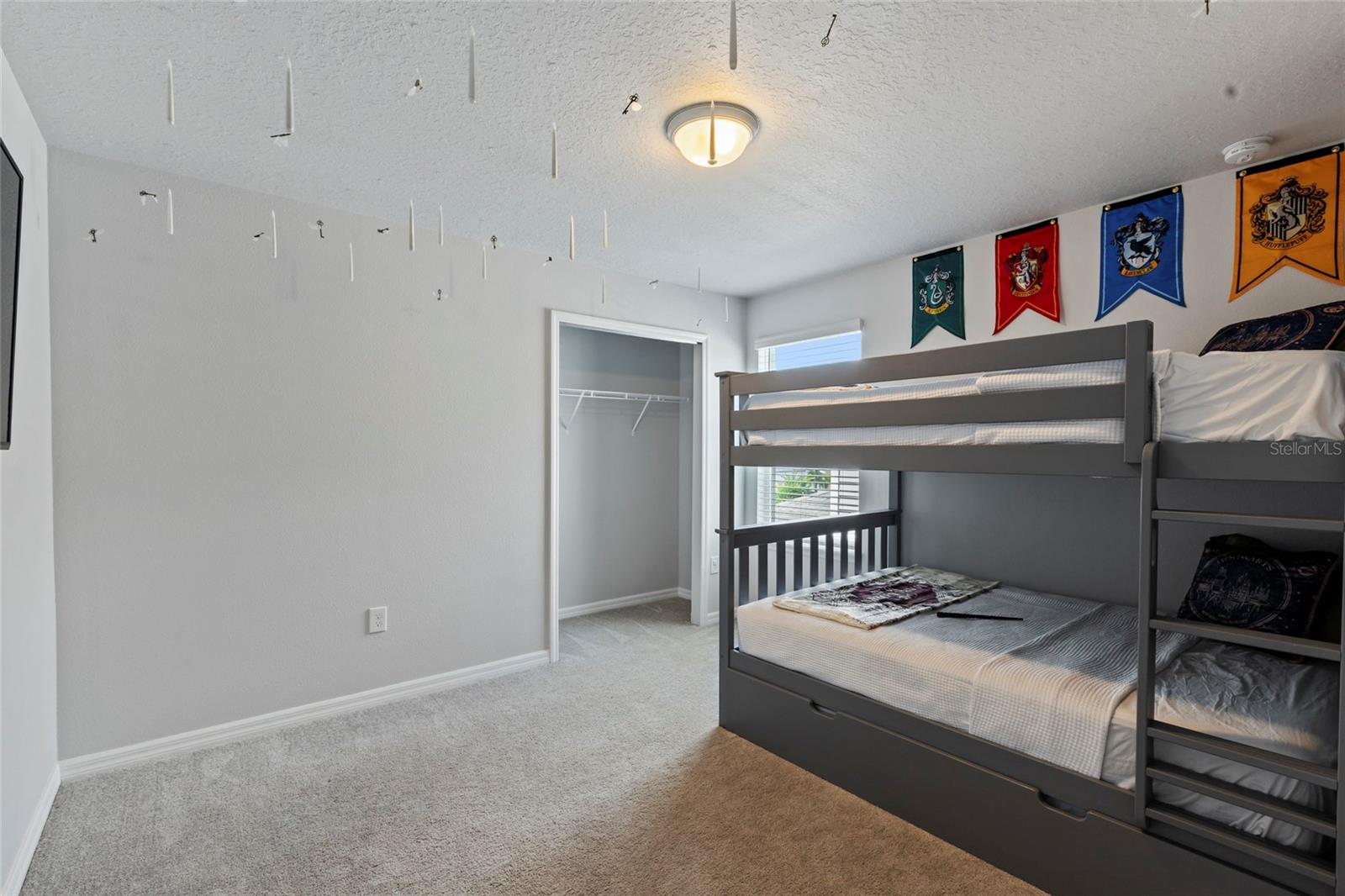 1877 SUMMER DR