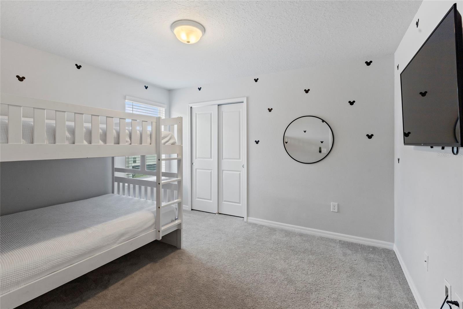 1877 SUMMER DR