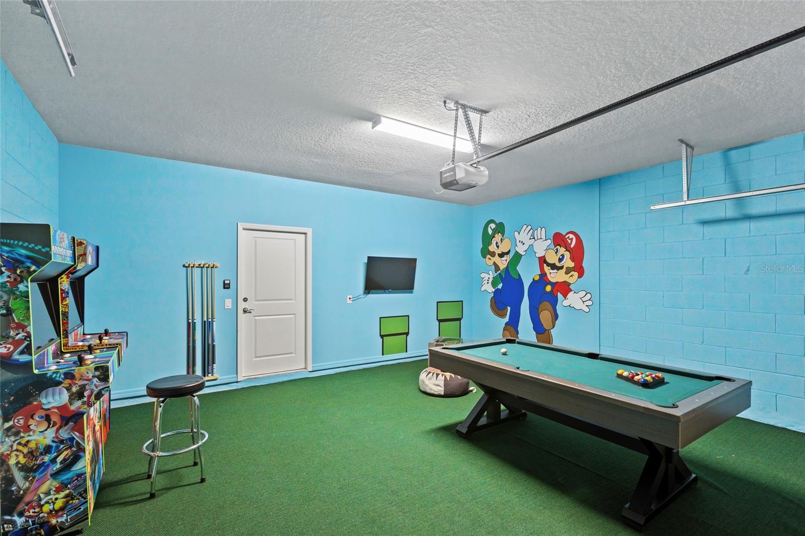1877 SUMMER DR