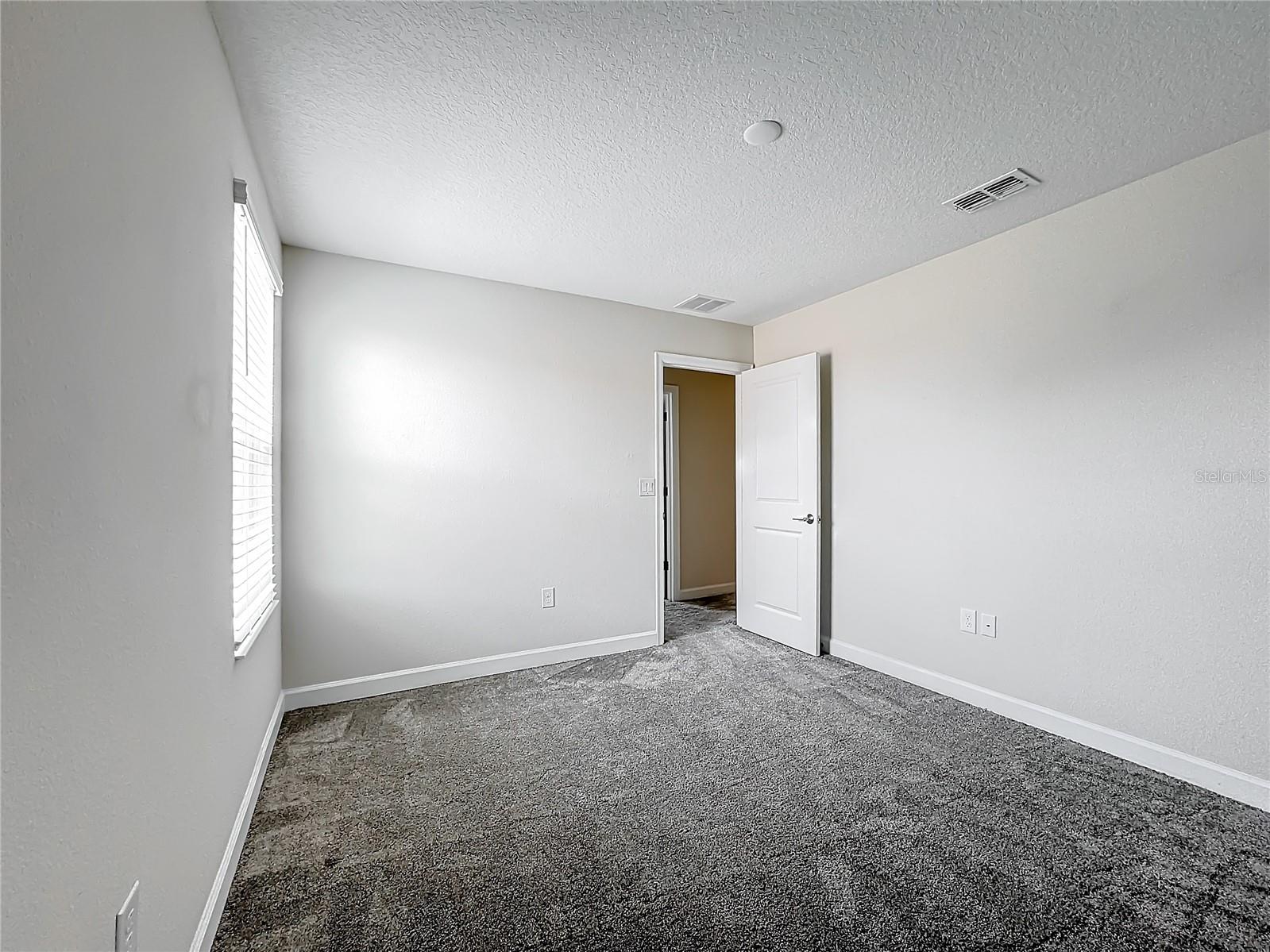 8886 FALLEN OAK DR
