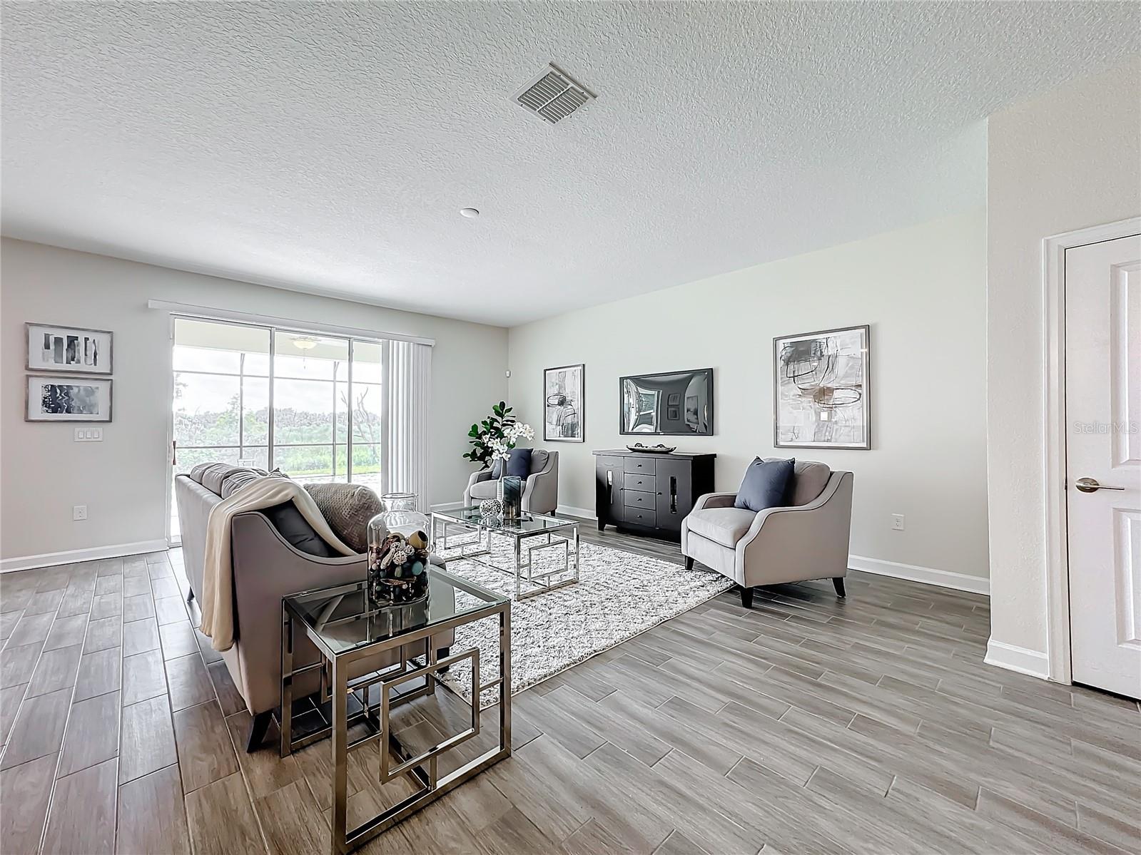 8886 FALLEN OAK DR