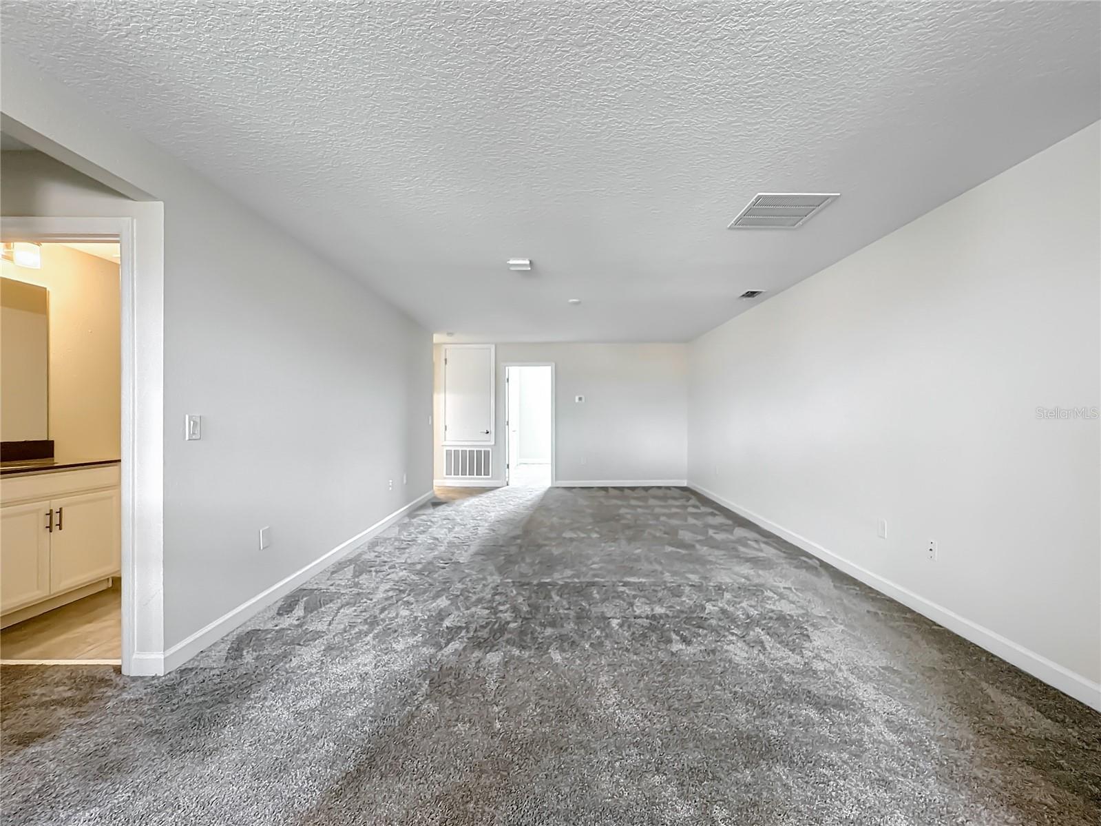 8886 FALLEN OAK DR