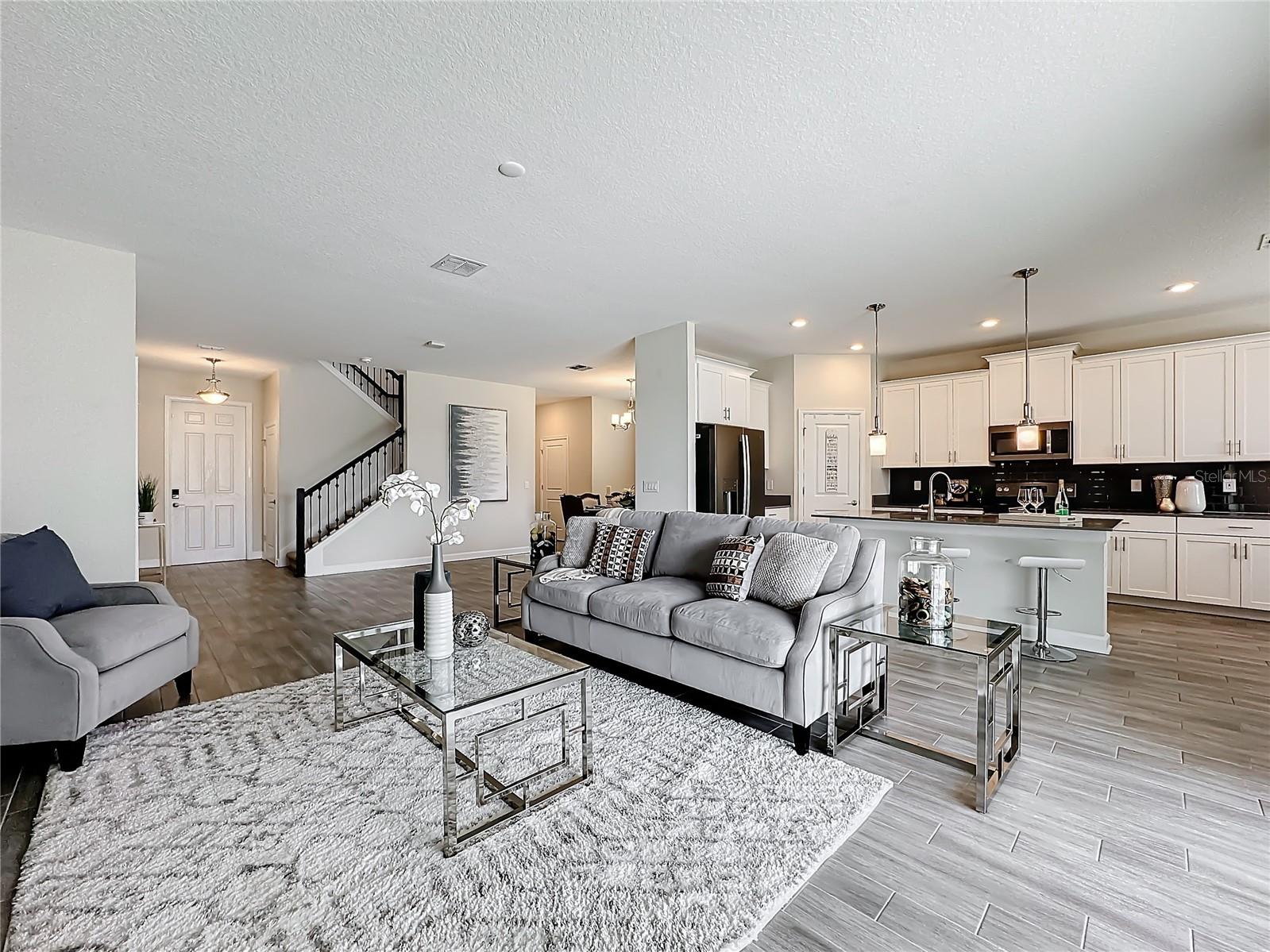8886 FALLEN OAK DR