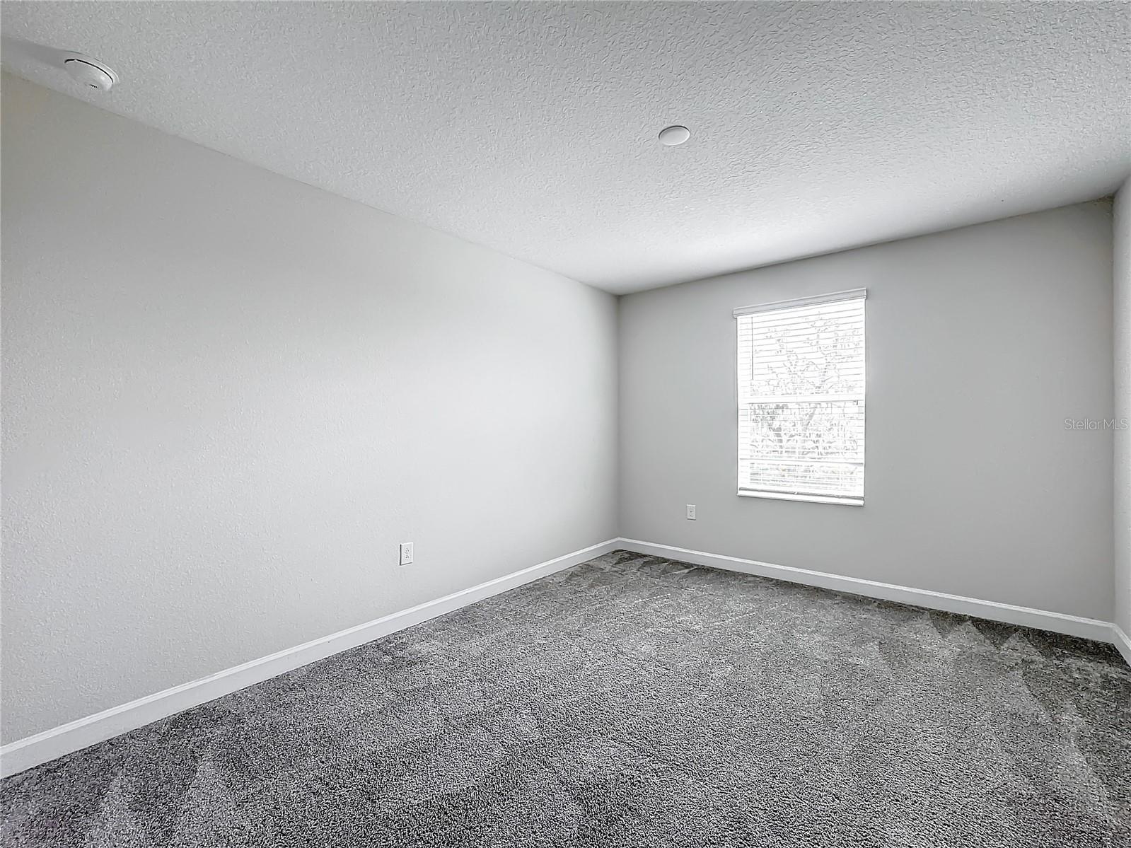 8886 FALLEN OAK DR